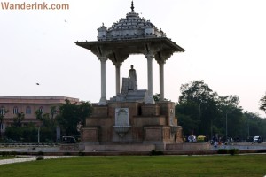 Sawai Jai Singh statue